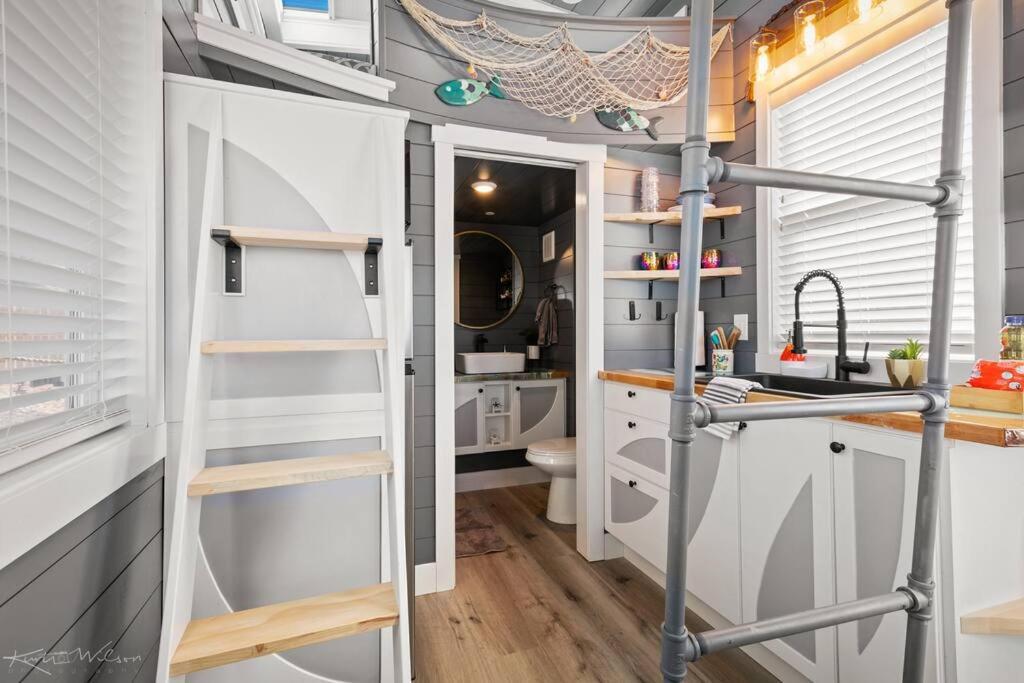 Under The Sea Tiny Home Apple Valley Exterior photo