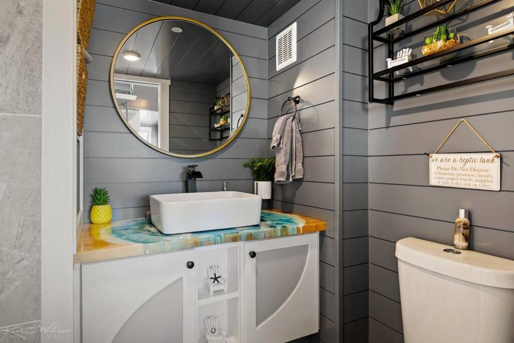 Under The Sea Tiny Home Apple Valley Exterior photo